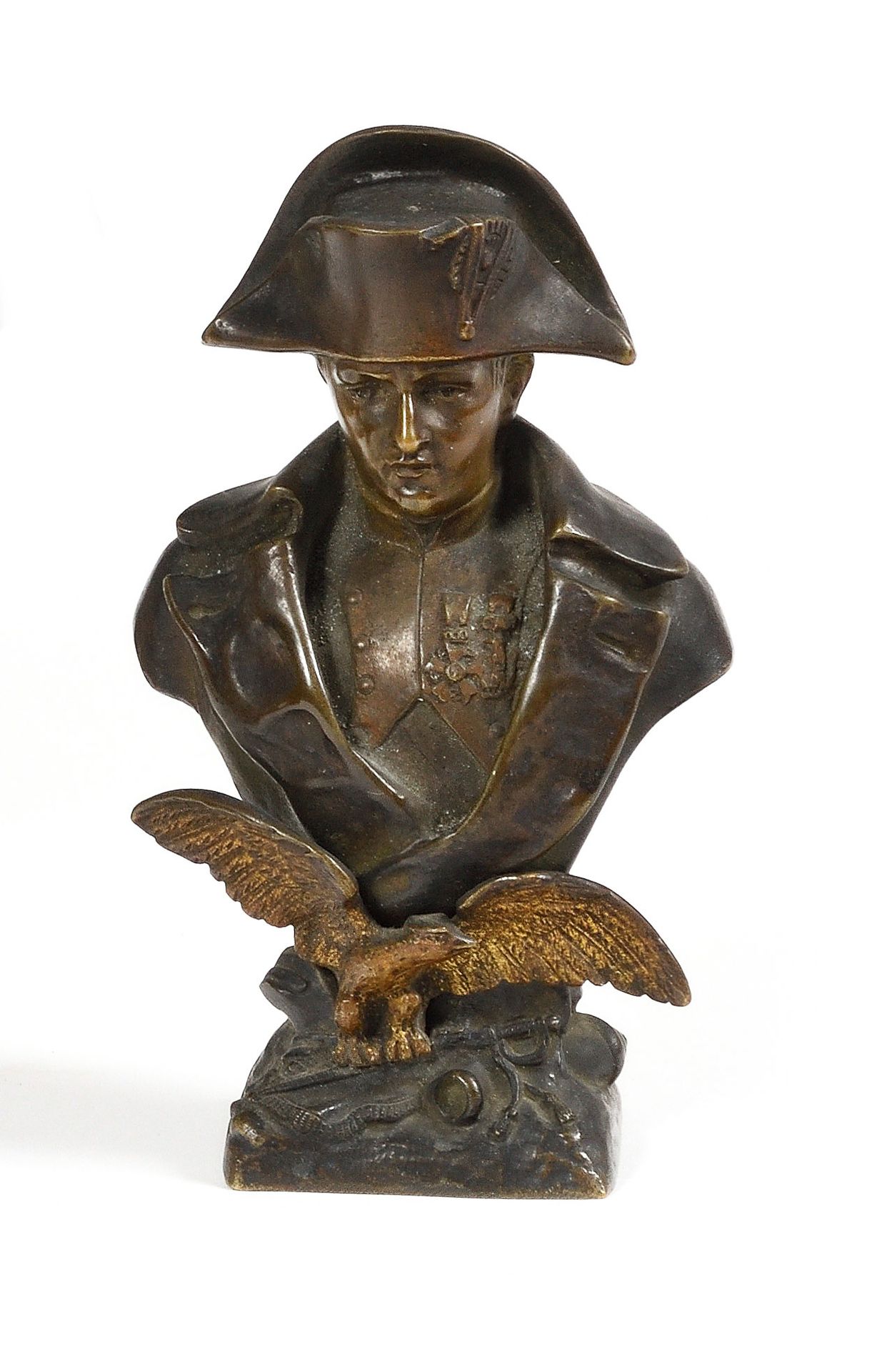 Null 
“拿破仑一世，身穿制服的半身像”

带有两个古色的青铜证明

底座正面饰有鹰，侧面标有“A Jourdan France”

二十世纪

高：27；&hellip;