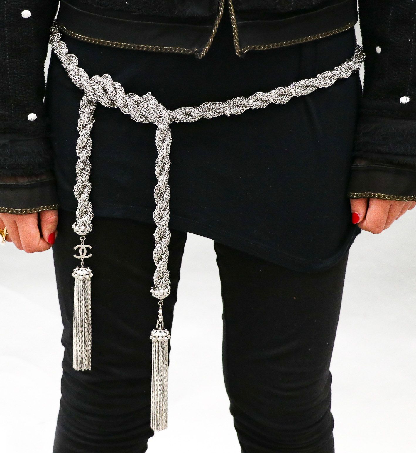 Null 香奈儿 - 约2009年 - 华丽的长腰带，缠绕的镀银链子，两端各有一个绒球 - 长：127厘米（不含绒球