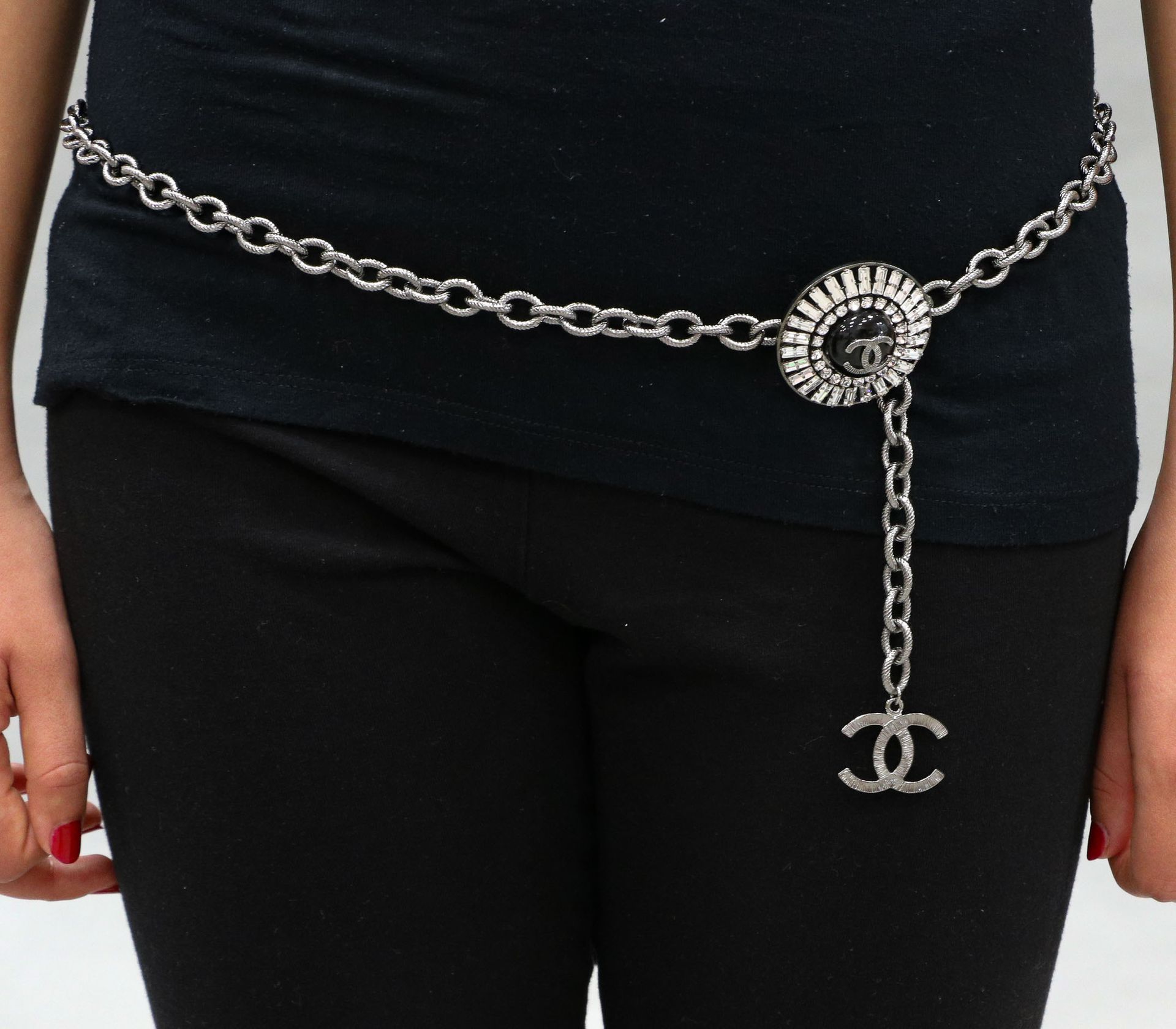 Null CHANEL - Circa 2007 - Silver plated metal belt or necklace chain centered w&hellip;