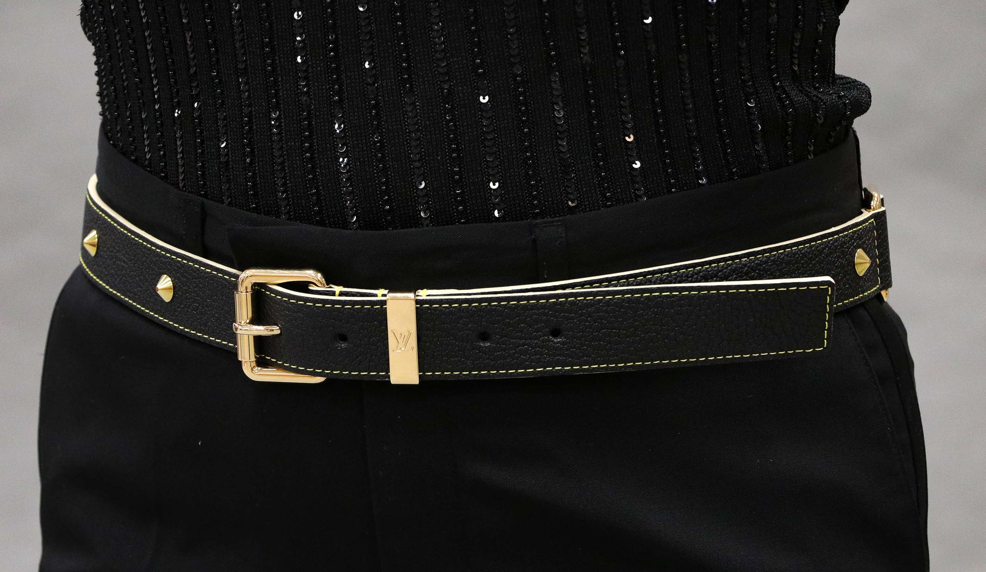 Null Louis VUITTON - Black leather belt with yellow stitching - Gold metal jewel&hellip;