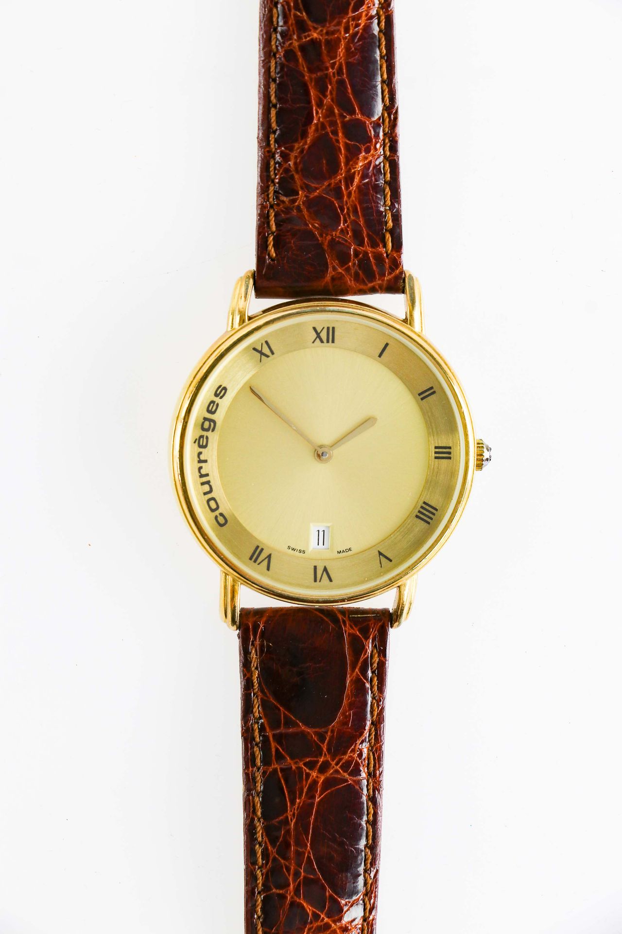 Null COURREGES - Montre en métal doré - Bracelet crocodile havane