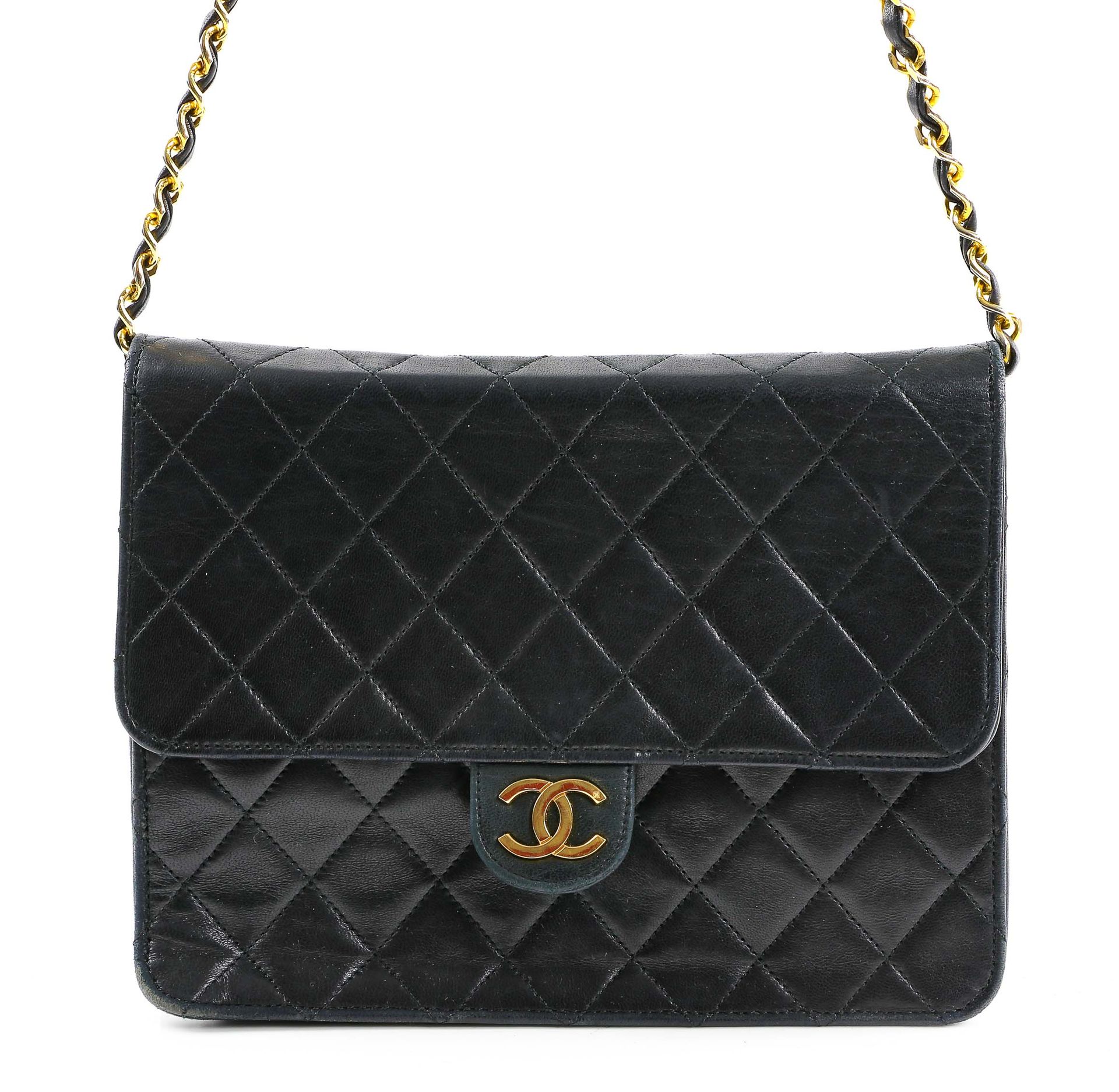 Null 
CHANEL - Black quilted leather bag - Chain handle interlaced with colored &hellip;
