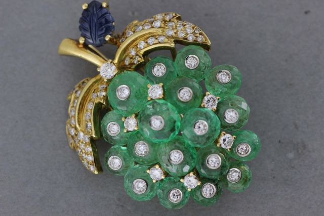 Null 镶嵌祖母绿、钻石和蓝宝石的黄金吊坠，刻有叶子 - 毛重：16.2克 - 4厘米 x 3厘米