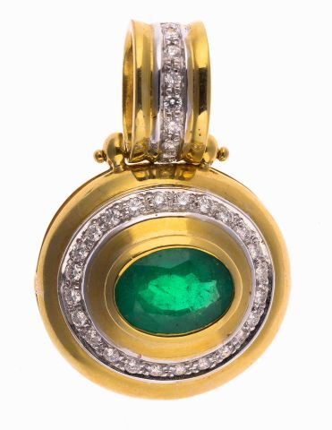 Null 镶有约3.8克拉的椭圆形祖母绿的金质吊坠，用钻石镶嵌 - 毛重：17.6克