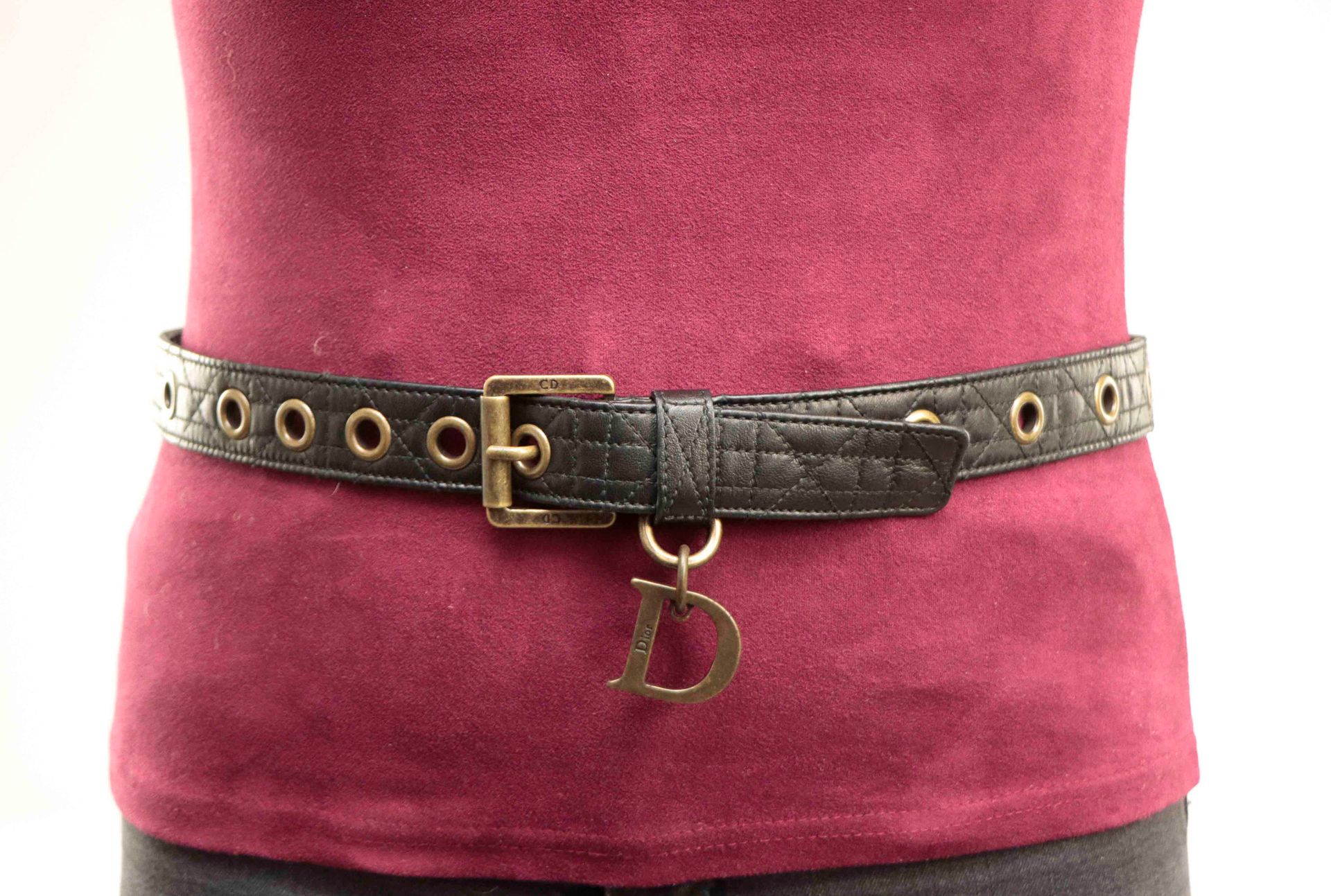 Null Christian DIOR. Black overstitched leather belt. Antique gold metal trim. L&hellip;