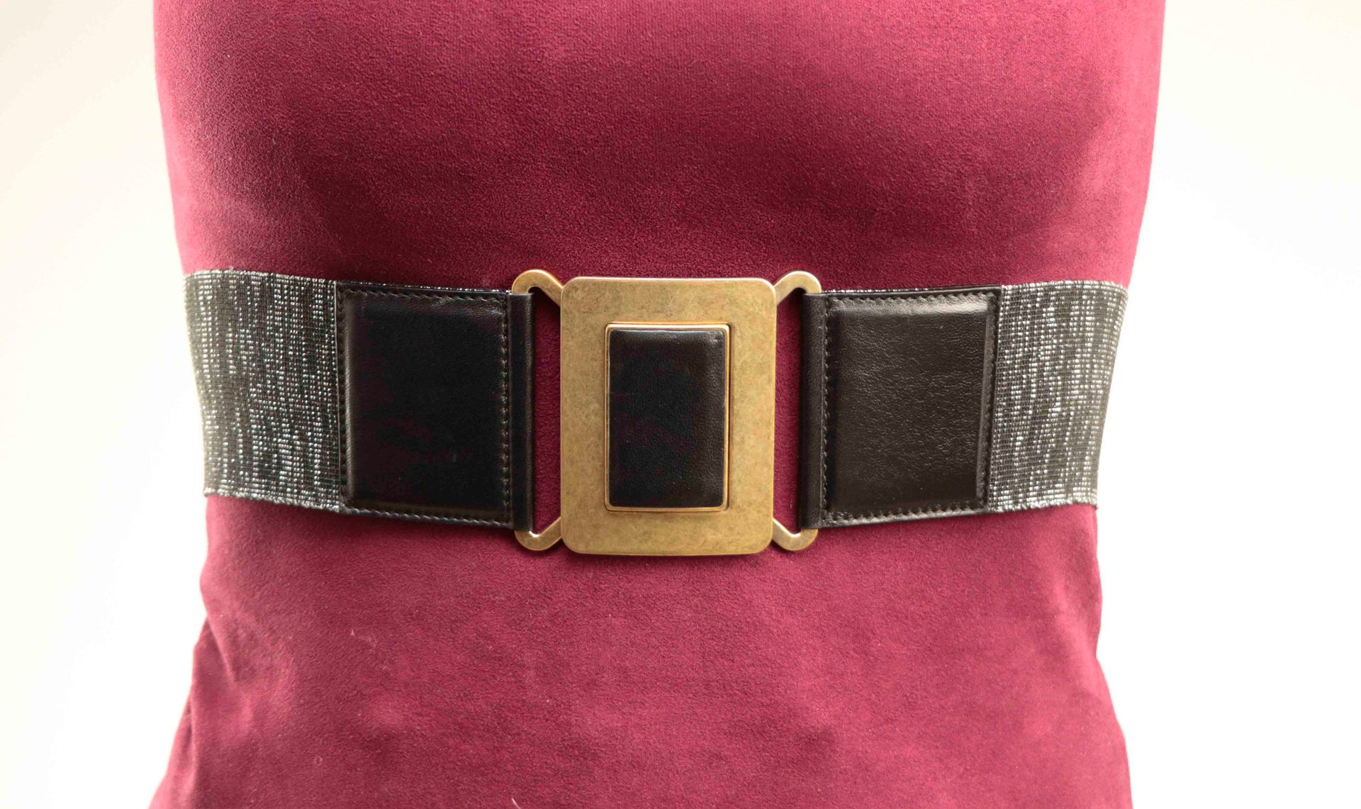 Null Yves St LAURENT. Cinturón elástico de lamé negro con piezas de cuero negro.&hellip;