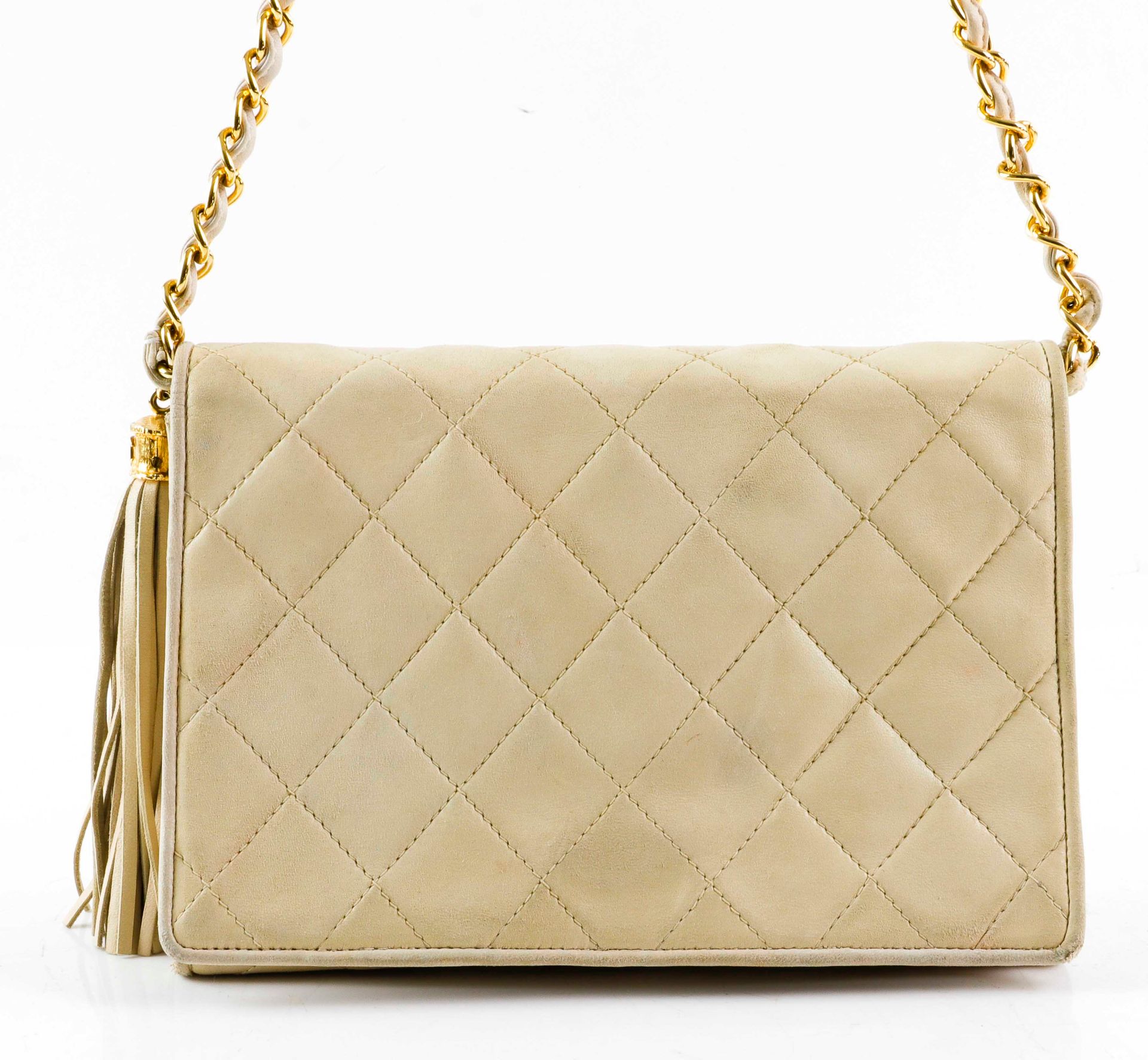 Null CHANEL. Nude quilted leather bag - Gold metal jewelry - Gold chain shoulder&hellip;