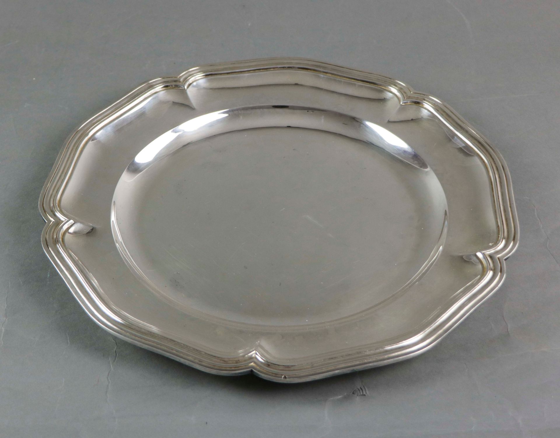Null Round silver serving dish. 1 kg 210 g approximately