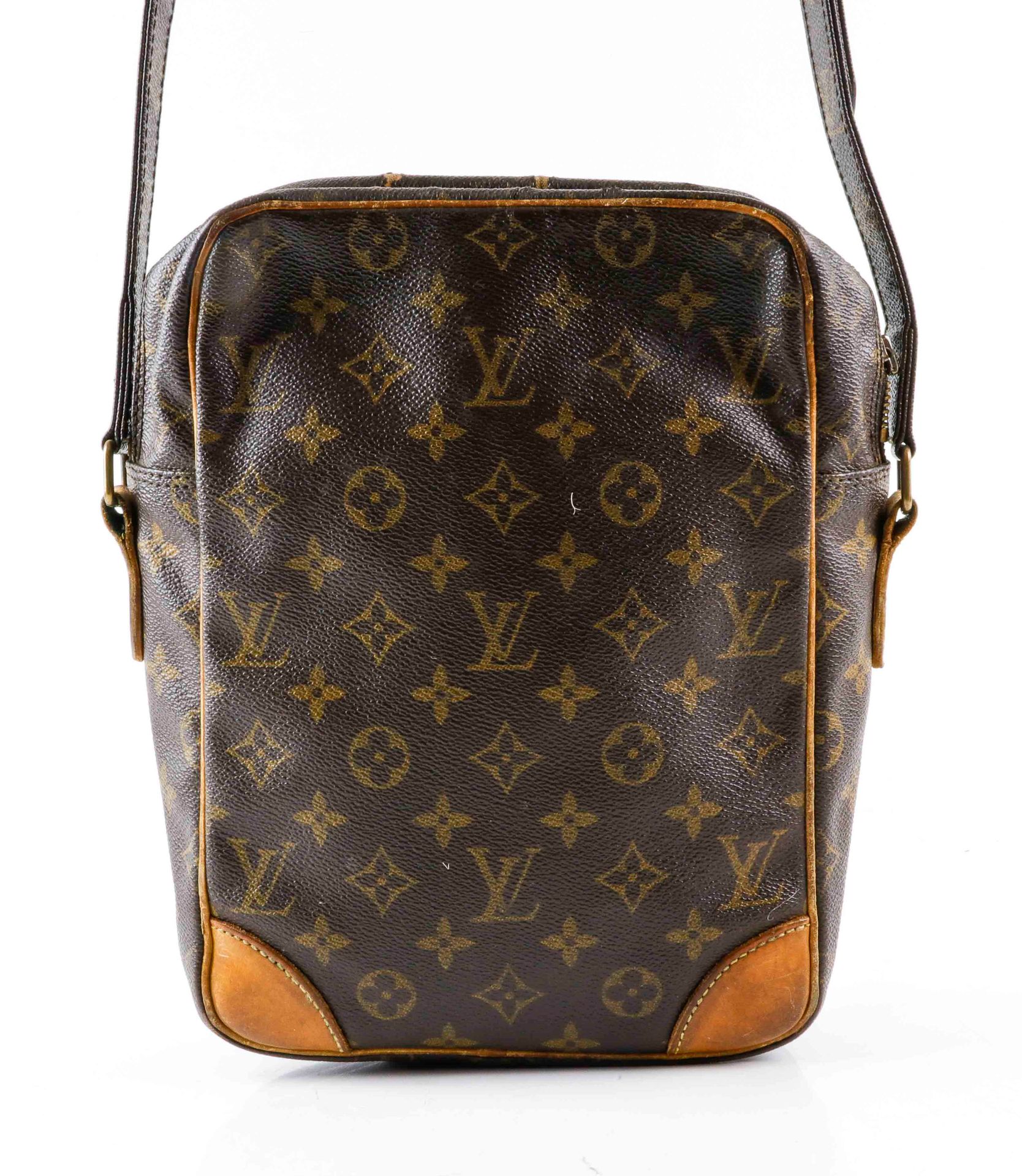 Null Louis VUITTON. Bolso de mano "Danubio" en lona con monograma y piel natural&hellip;