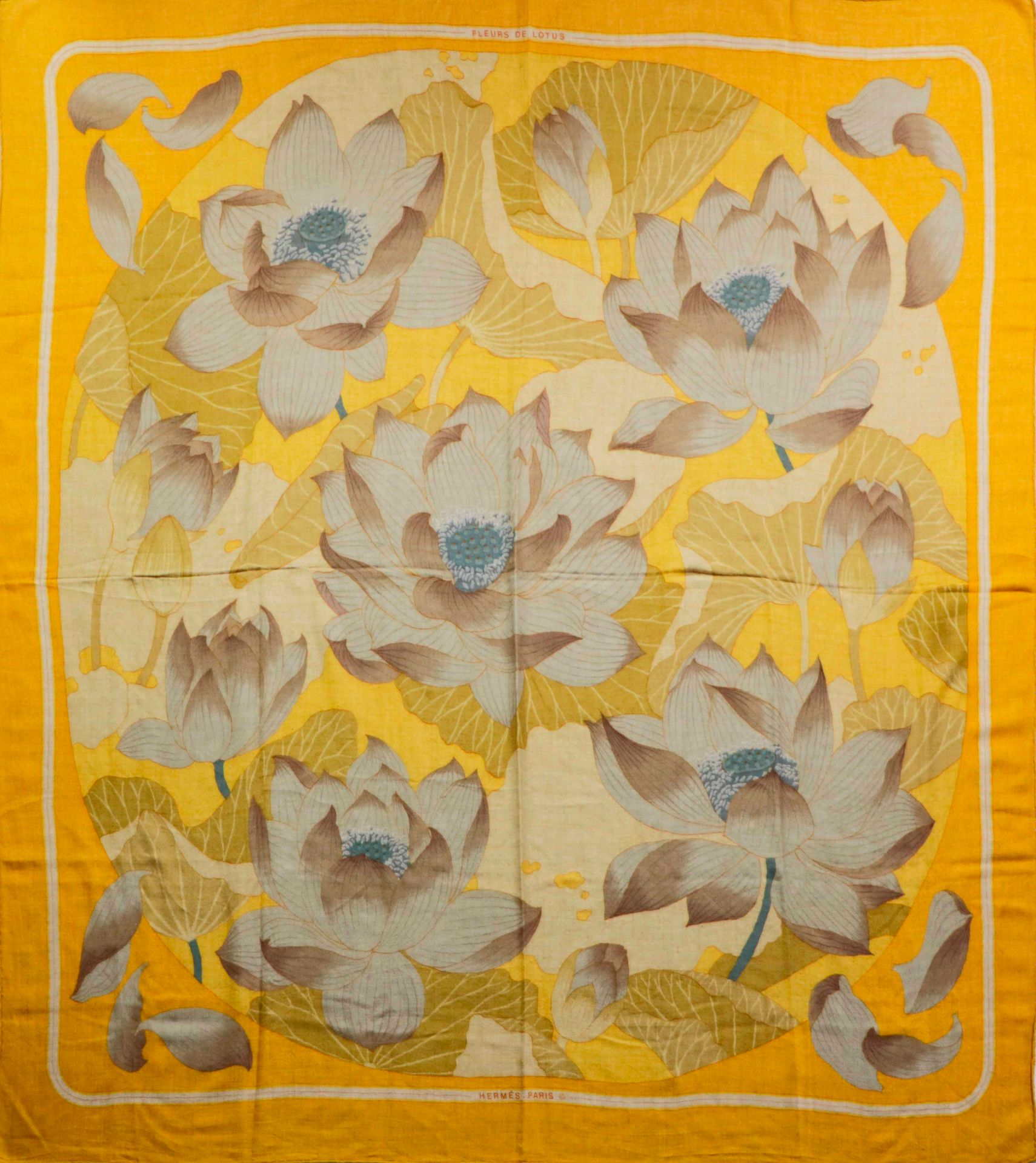Null HERMES. Châle ou plaid en cachemire et soie multicolore “Fleurs de lotus” s&hellip;
