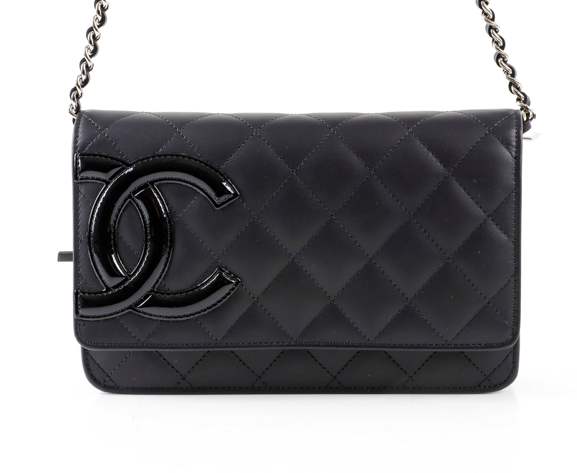 Null CHANEL. Sac en cuir matelassé noir avec double C en cuir vernis - Fermeture&hellip;