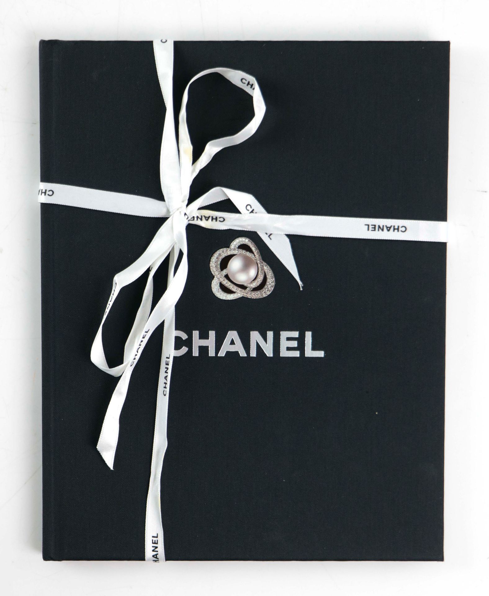 Null CHANEL. Jewelry Catalogue 2001