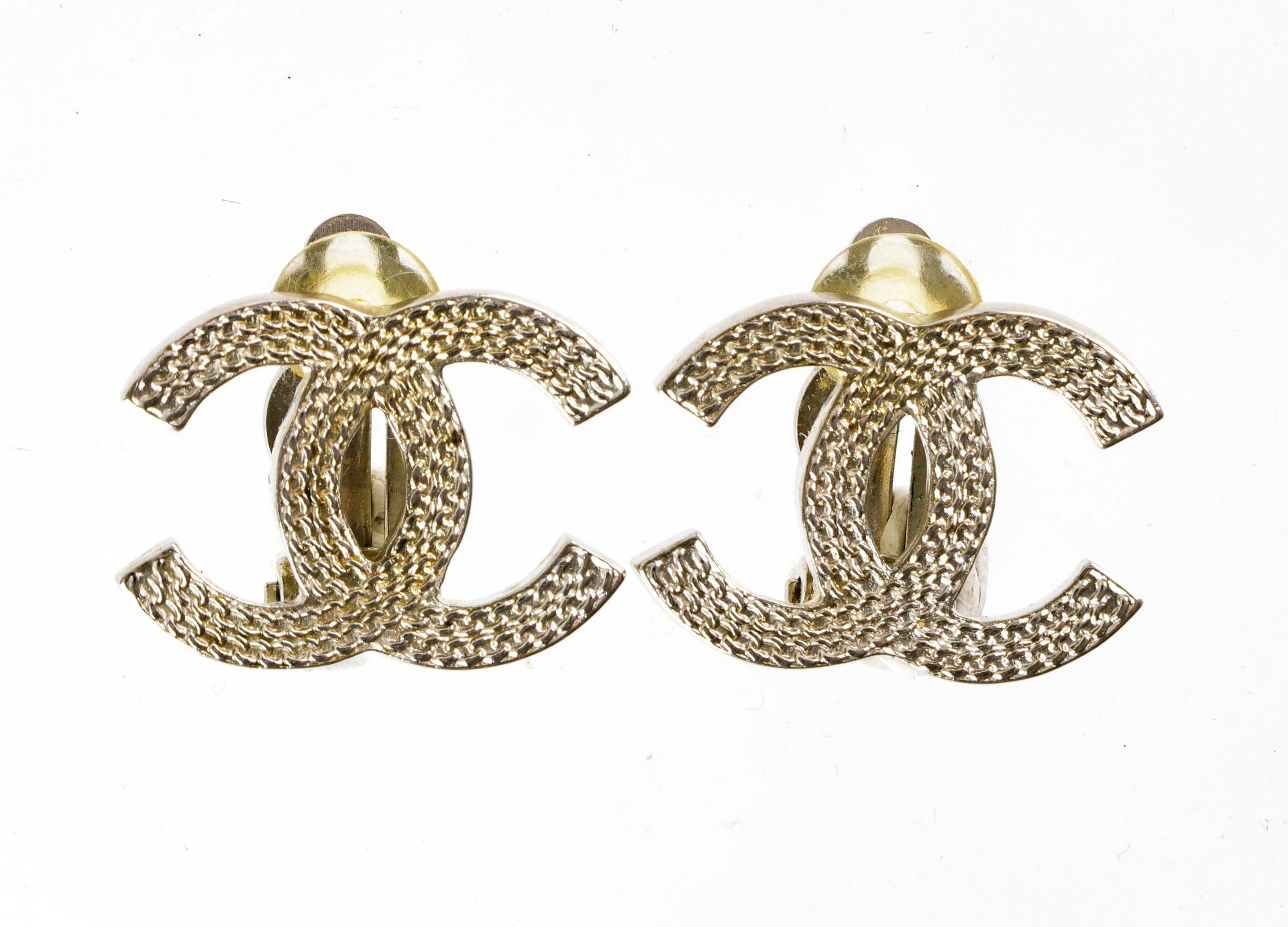 Null CHANEL. Circa 2011 (A11 ° A) - Pair of silver plated metal ear clips