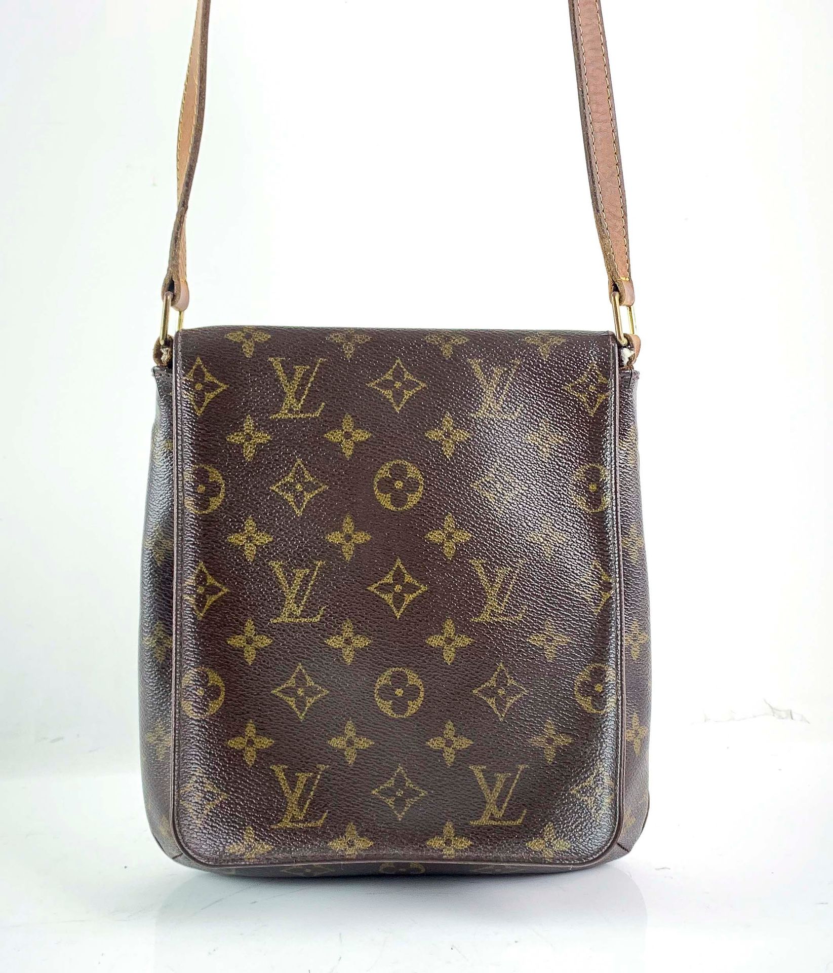 Null Louis VUITTON. Bag "Salsa" or "Musette" in monogrammed canvas and natural l&hellip;