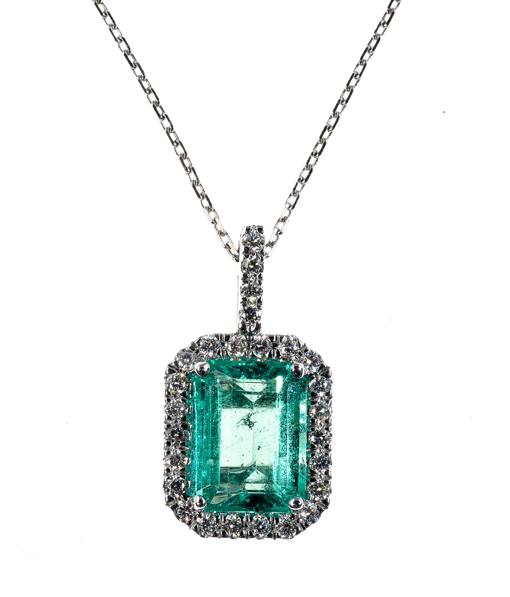 Null White gold chain and pendant with a 1.25 carat emerald in a diamond setting&hellip;