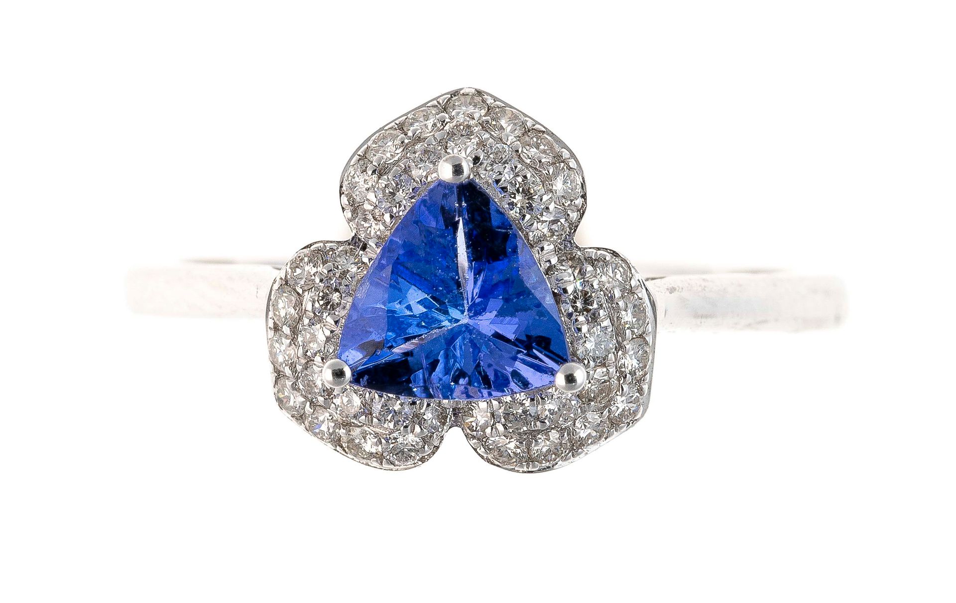 Null White gold flower design ring centered on a troïdia-cut tanzanite in a diam&hellip;