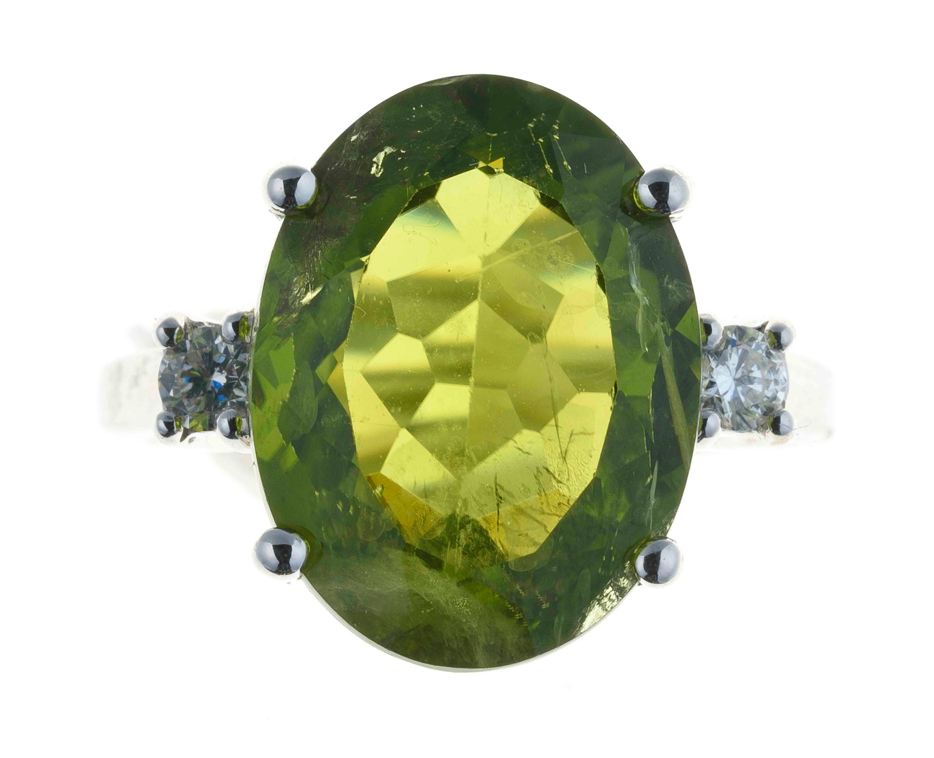 Null White gold ring set with a large oval peridot weighing approximately 9 cara&hellip;
