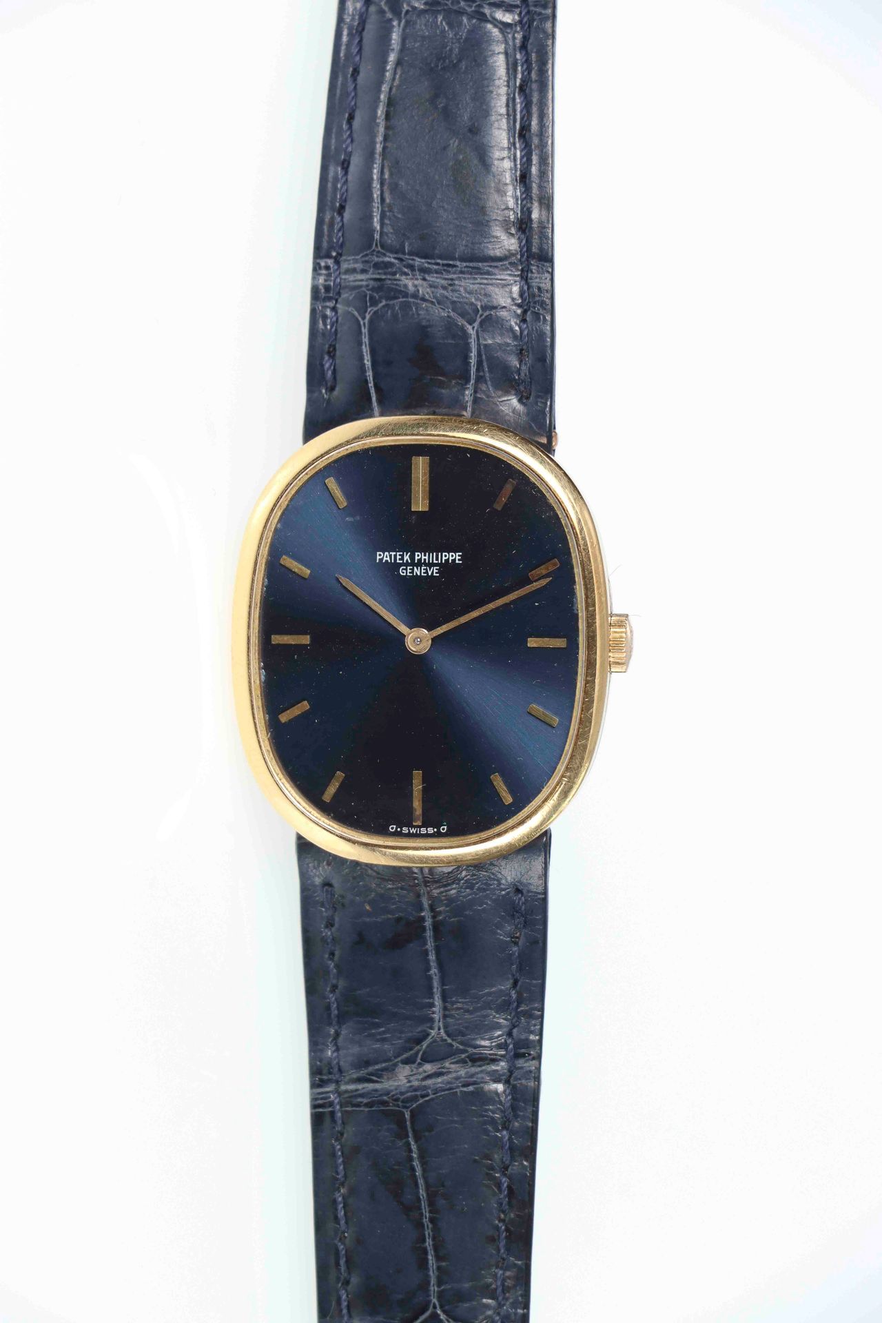 Null PATEK PHILIPPE. Reloj de pulsera "Ellipse" de oro n°3548. 1971. Esfera azul&hellip;