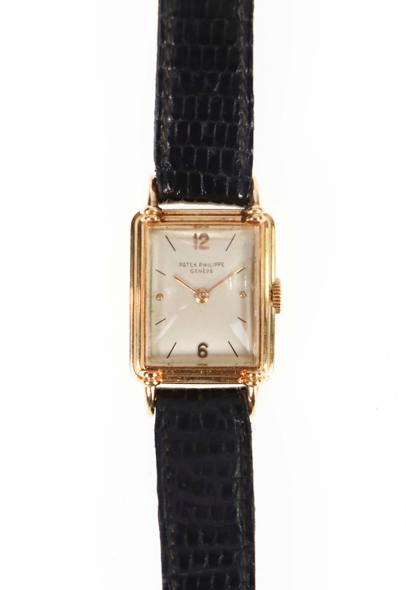 Null PATEK PHILIPPE. Lady's wristwatch in gold. Beige dial with Arabic numerals &hellip;
