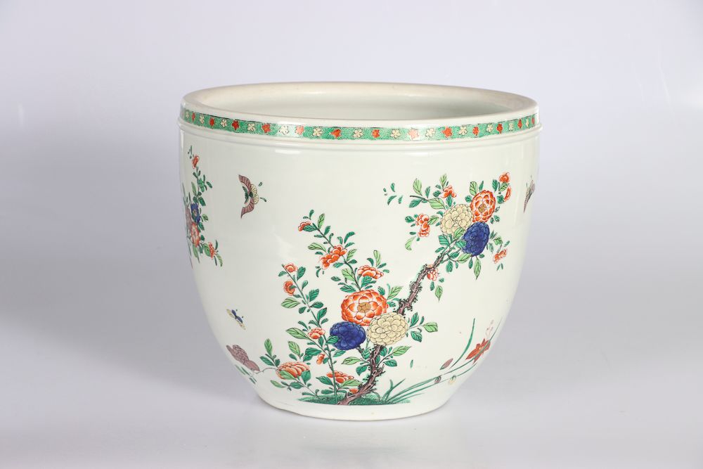 Null FRANCE, Samson, XIXe siècle dans le goût chinois. Large bassin en porcelain&hellip;