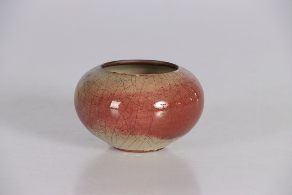 Null CHINA, siglo XIX. Pincel de porcelana con vidriado craquelado en tonos crem&hellip;