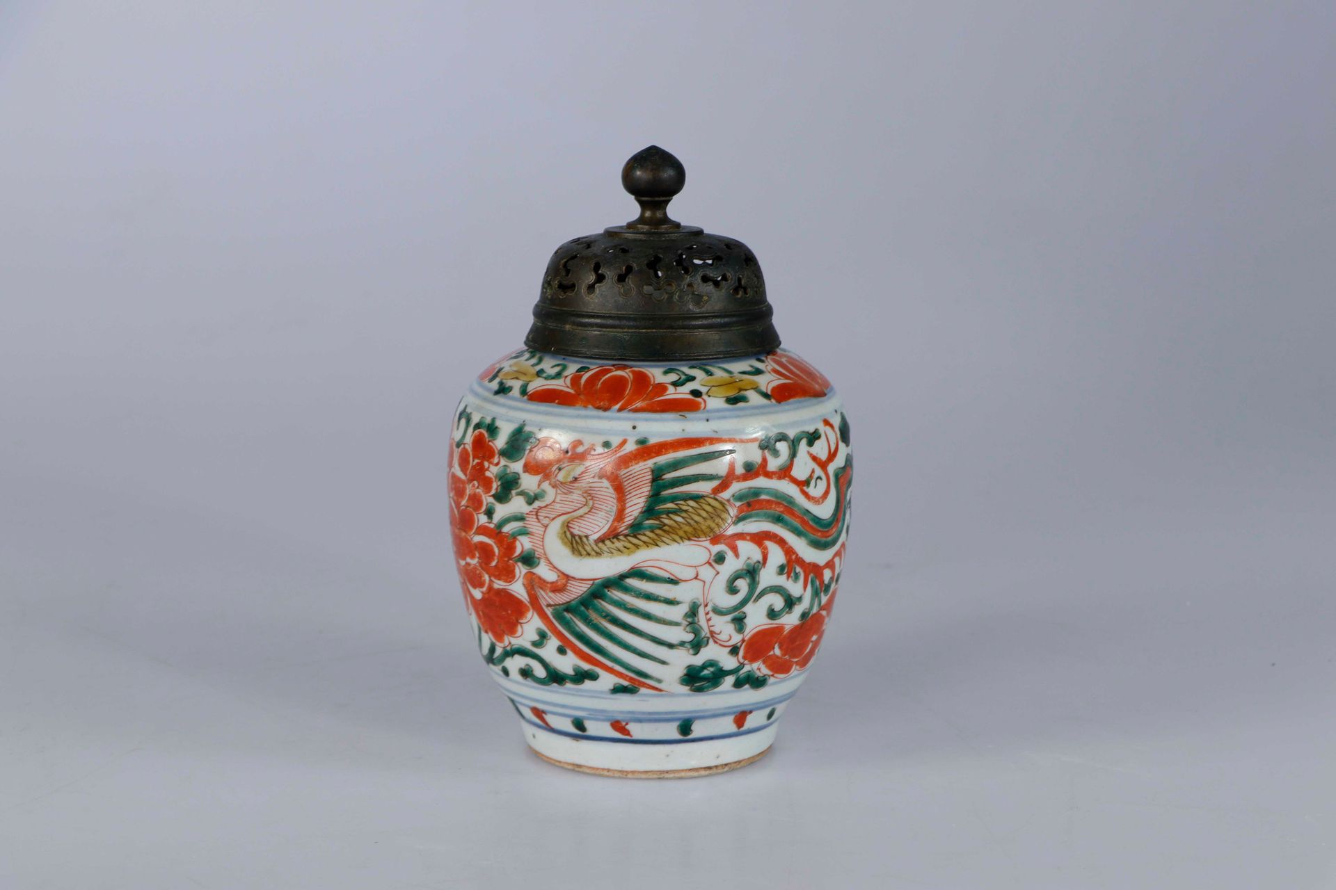Null CHINA, Transition period. Porcelain vase with wucai enamel decoration of ph&hellip;