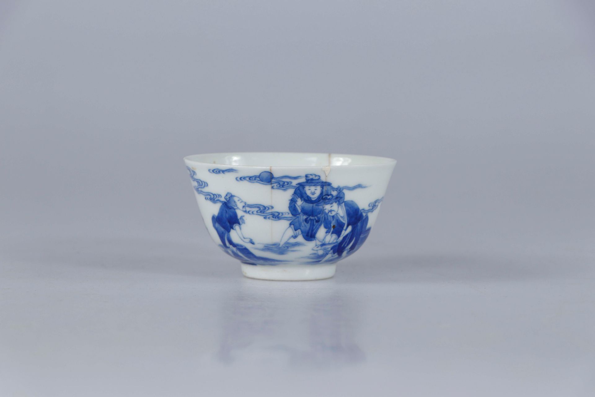 Null CHINA, Kangxi mark and period. Small porcelain bowl mounted on a foot, with&hellip;