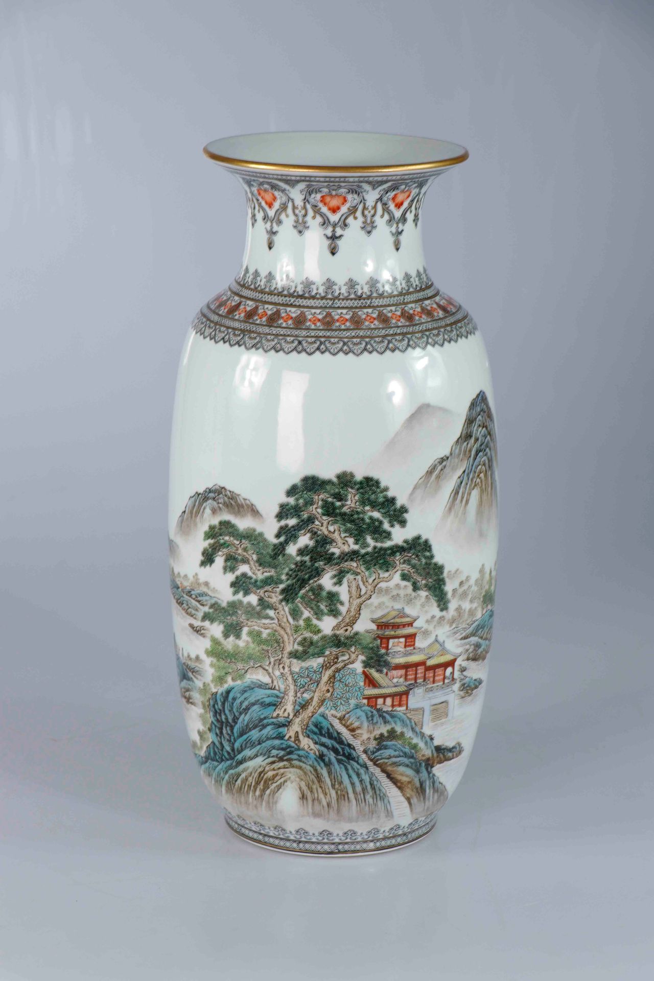 Null CHINA, Second half of the 20th century. Large lantern-shaped porcelain vase&hellip;
