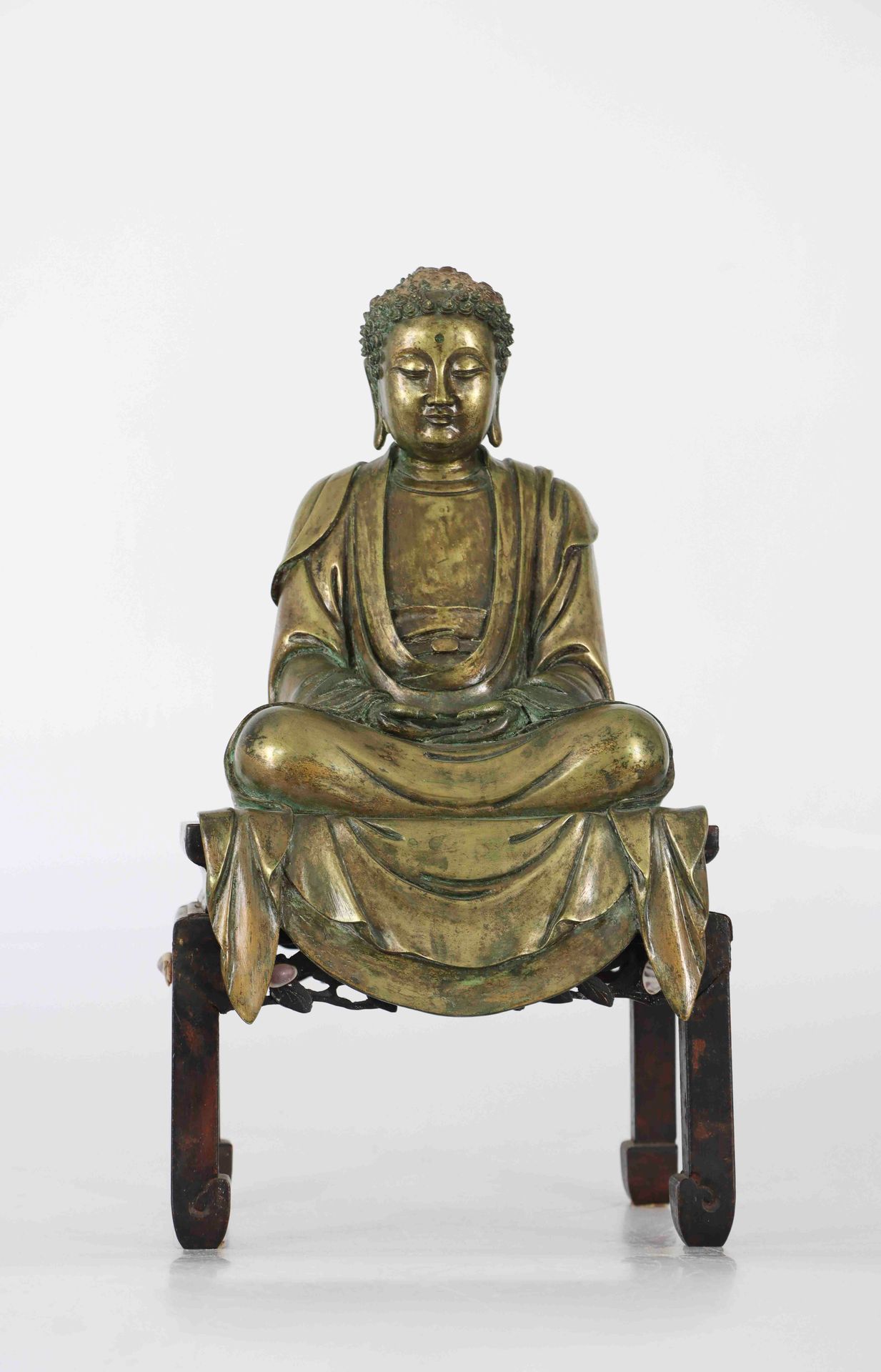 Null CHINE, Époque Ming, XVIe siècle. Rare figure de Bouddha en bronze à patine &hellip;
