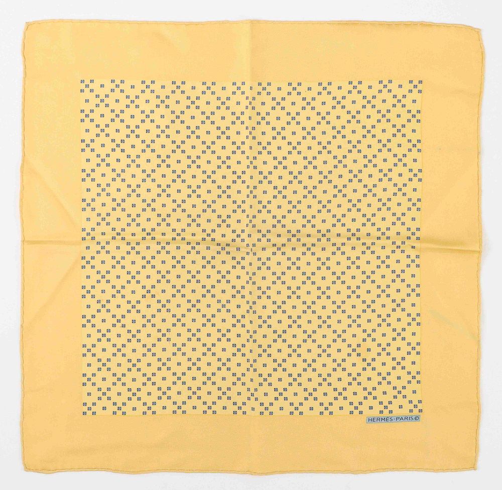 Null HERMES. Gavroche in printed silk with diamonds on a yellow background