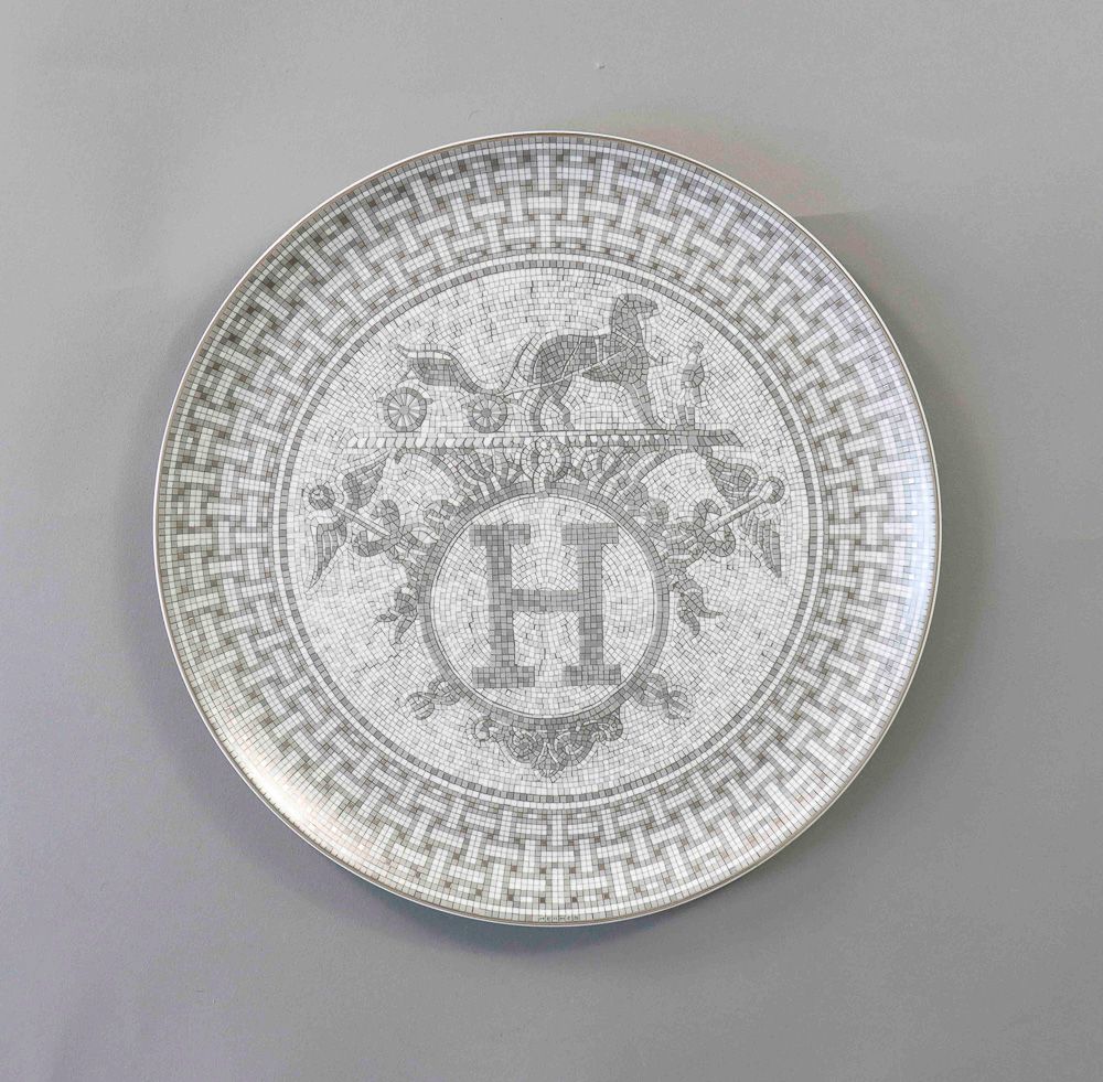 Null HERMÈS Paris hecho en Francia. Pastelera de porcelana policromada "Mosaico &hellip;
