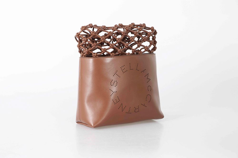 Null 斯特拉-麦卡尼。巧克力植物皮手袋。双层手柄像渔夫的网。彩色的内部有一个贴袋。