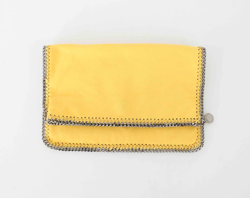 Null STELLA MC CARTNEY - Pochette en cuir jaune soleil avec liseret chaîne en mé&hellip;