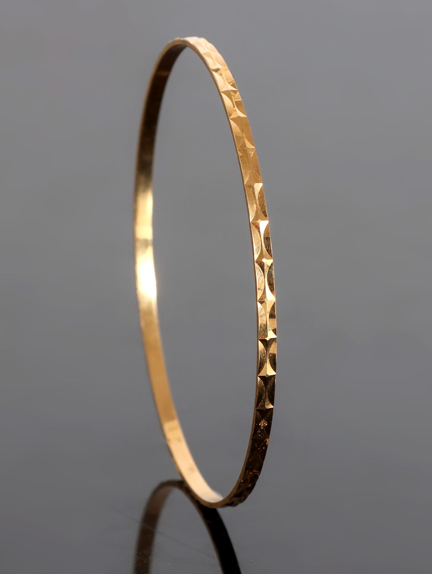 Null Gold bangle bracelet. 7 g