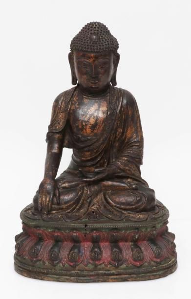 Null Statuette de bouddha Shakyamuni en bronze laqué et doré, représenté assis e&hellip;