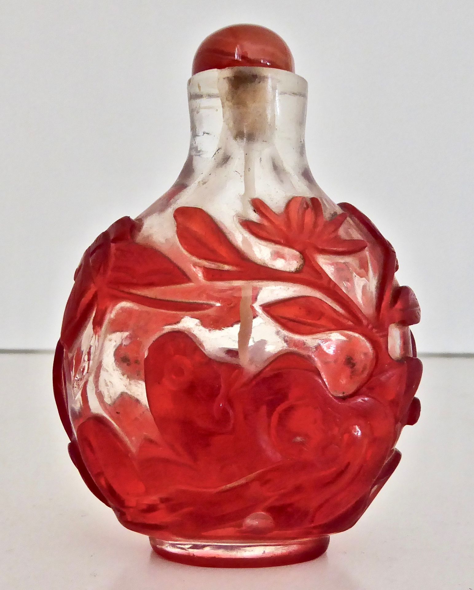 Tabatière chinoise en verre à décor de feuillage et d'un animal apeuré 高度：8厘米