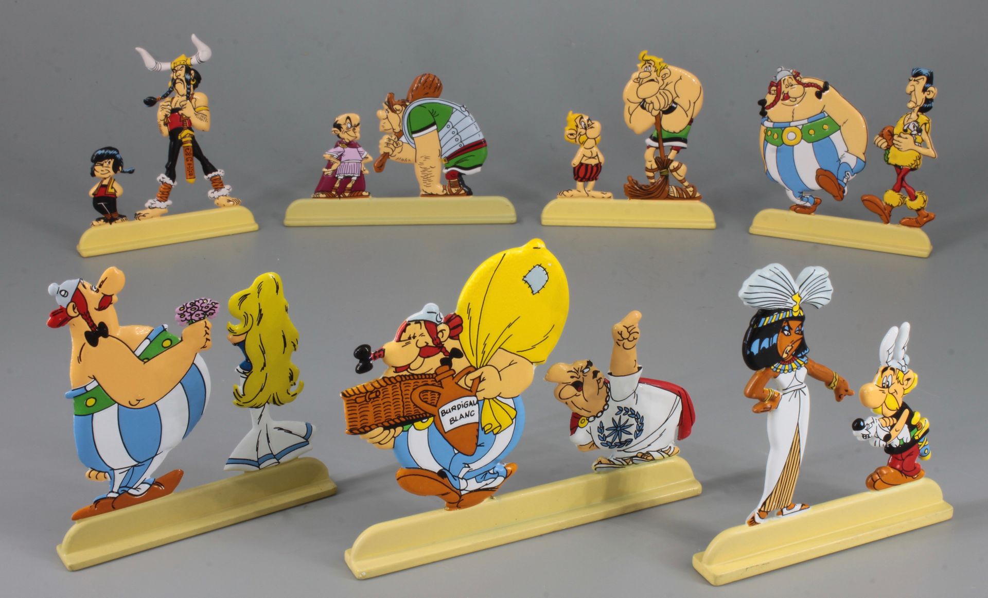 7 Figurines en plomb appelés aussi "plat d'étain" Astérix Asterix e Cleopatra 6x&hellip;