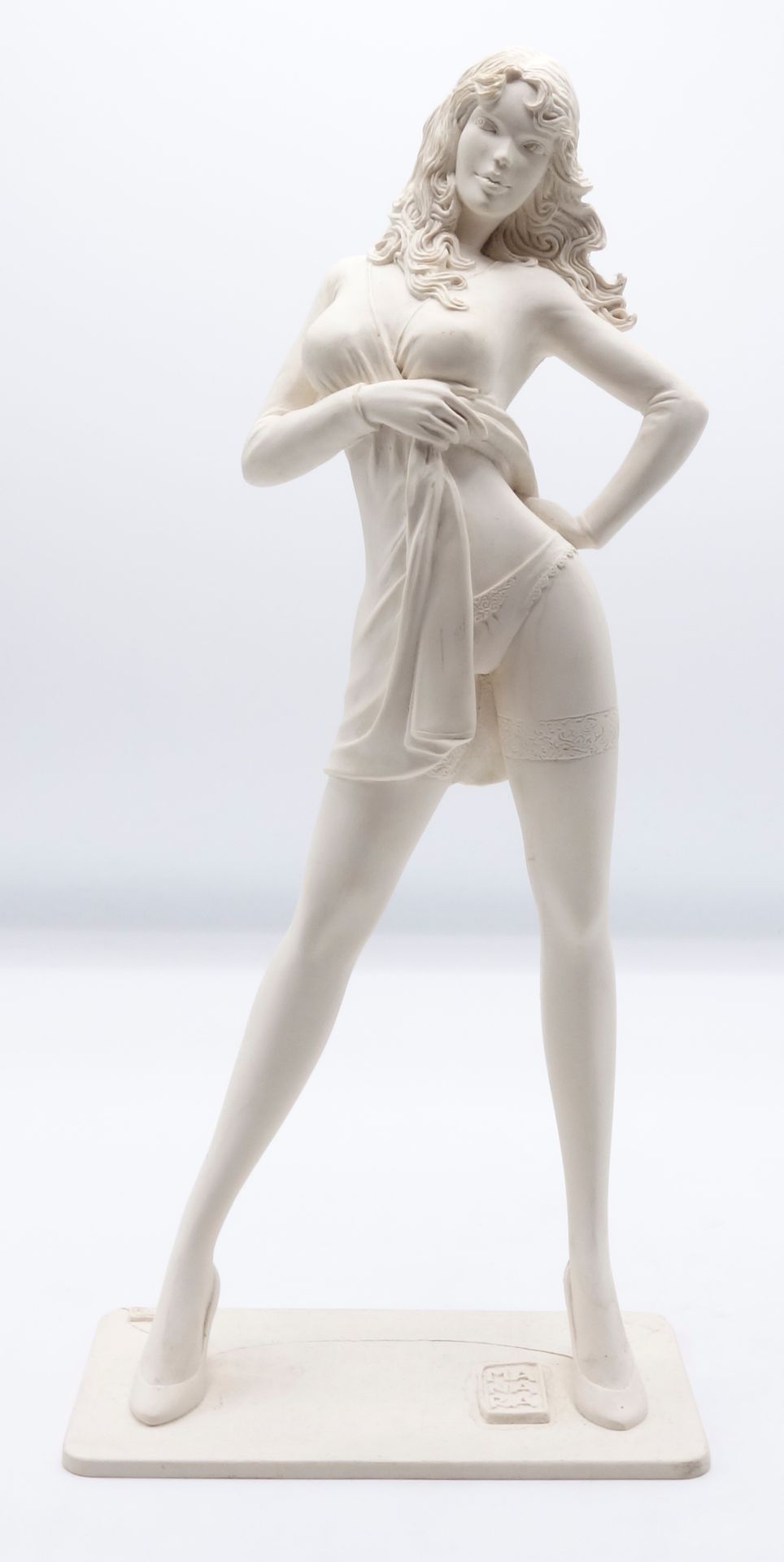 MANARA 
Figurine en plâtre réalisée par la société "Mondes Imaginaires". Il s'ag&hellip;
