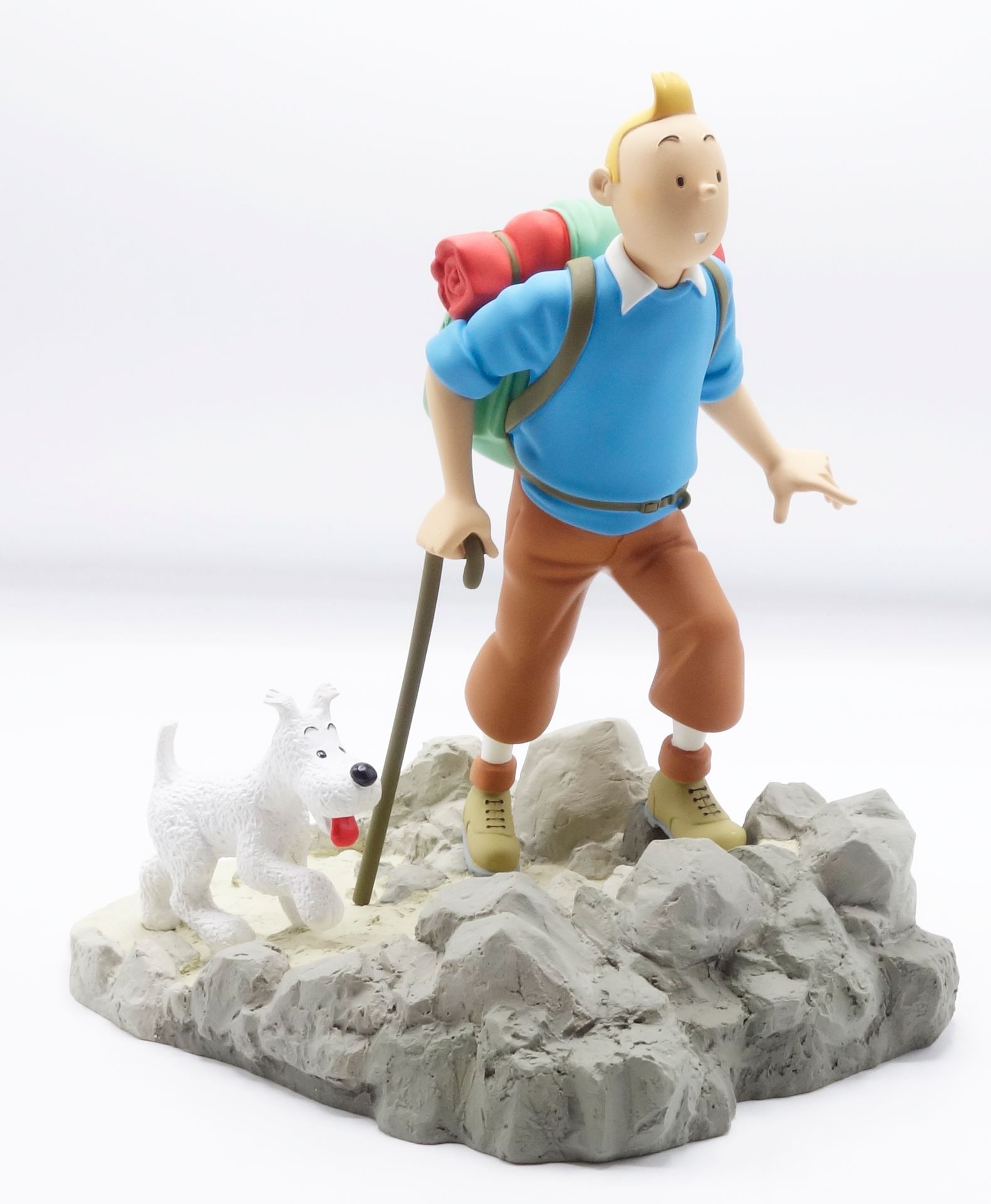 HERGÉ 
MOULINSART : Tintin randonneur (47000), 2020, 24 cm, BC.