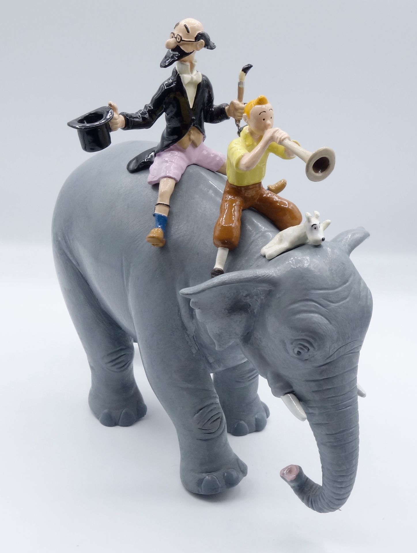 HERGÉ 
MOULINSART LEAD : Tintín, 46910, Milú y el profesor Ciclón en el elefante&hellip;