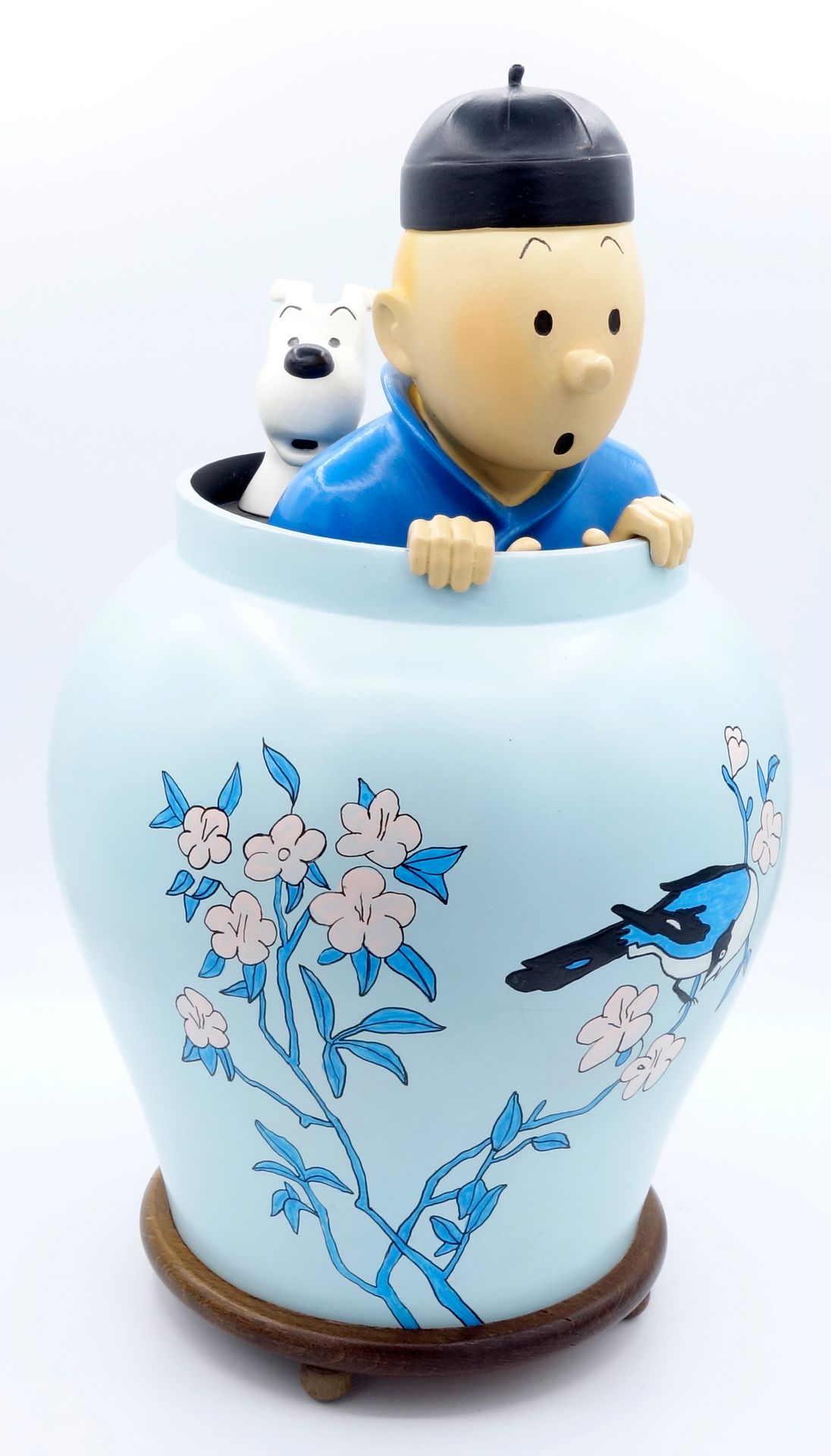 HERGÉ 
PIXI REGOUT：丁丁，花瓶，大型木质底座模型（30000），《蓝莲花》，1991年，编号，28厘米，底座下有C贴纸。