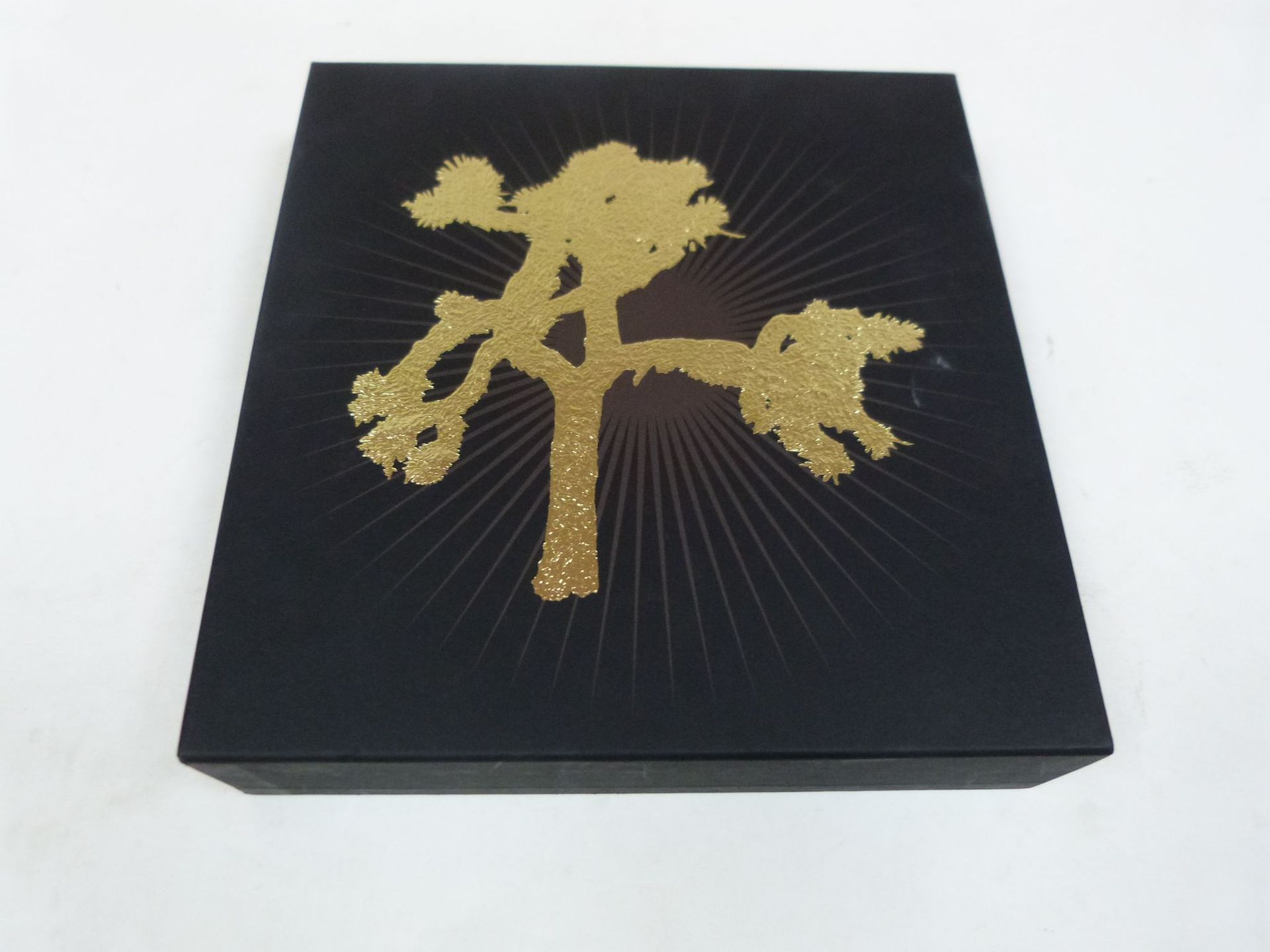 Un coffret vinyle de U2, album THE JOSHUA TREE, année 20…
