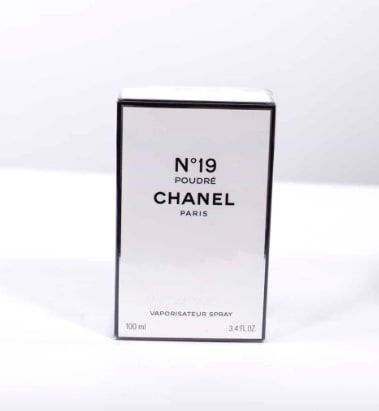 Null CHANEL - EAU DE PARFUM N19 poudré, vaporisateur spray. 100Ml. ETAT 1 à 2 : &hellip;