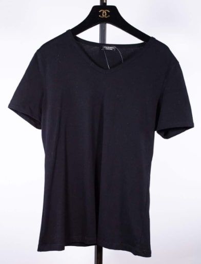 Null CHANEL UNIFORM - Black cotton TEE SHIRT, short sleeves, logo on back. Size &hellip;