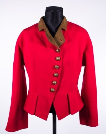 Null CHRISTIAN DIOR精品店 - 红色羊毛外套，棕色天鹅绒领子，不对称开襟，六颗金色纽扣，巴斯克效果。袖子的长度：50厘米 - 长度51厘米 -&hellip;