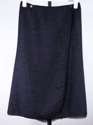 Null 香奈儿系列croisière 2000 - 灰色羊毛和聚酰胺的钱包裙，中长款。尺寸 :长度66厘米，尺寸34厘米。状态 2,5-3 : 状况良好，但经&hellip;