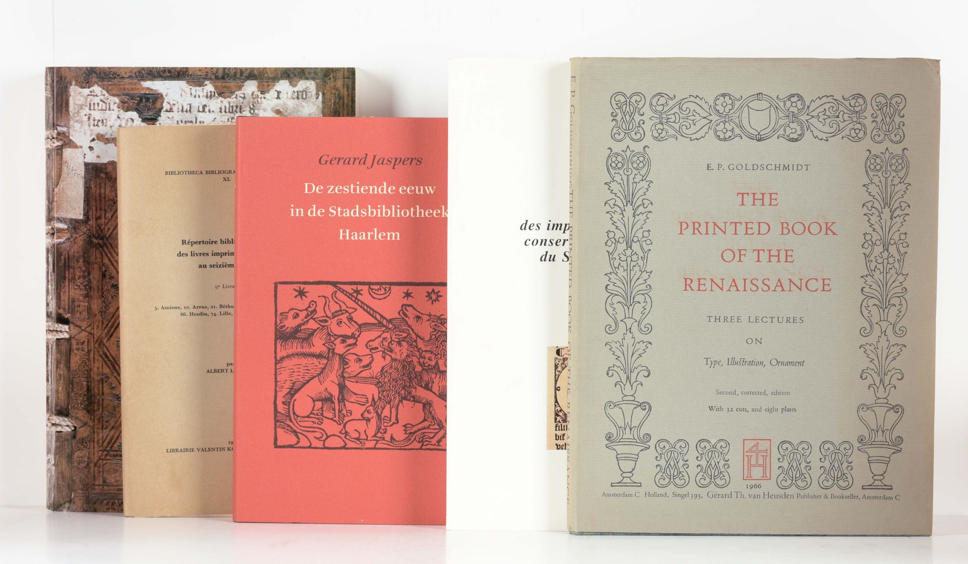 GOLDSCHMIDT, E.P. 文艺复兴时期的印刷书，关于字体、插图、装饰的三个讲座

大4开，ix - 93页，有32刀和8张图。出版商的布和防尘套。第二&hellip;