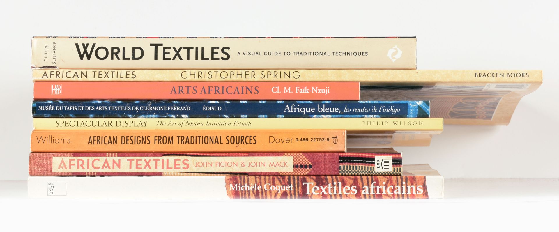 [AFRICAN TEXTILES] - COQUET, M. Afrikanische Textilien

4°, 160 S., farbig ill.,&hellip;