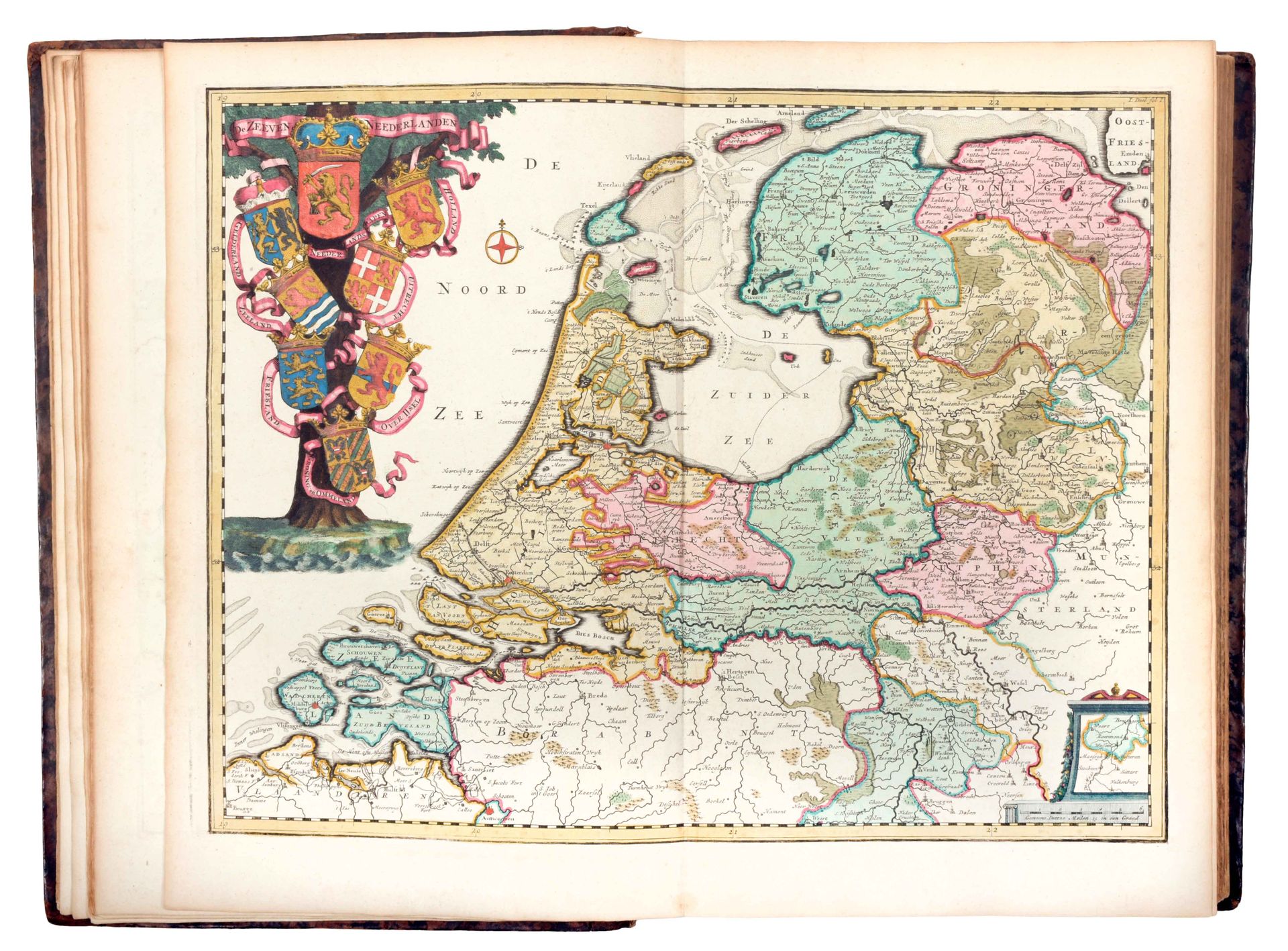 HALMA, F. & BROUERIUS VAN NIDEK 荷兰和其他国家的地图

2卷，折叠式(38,5 x 25 cm)，[12]，470；408页，包&hellip;