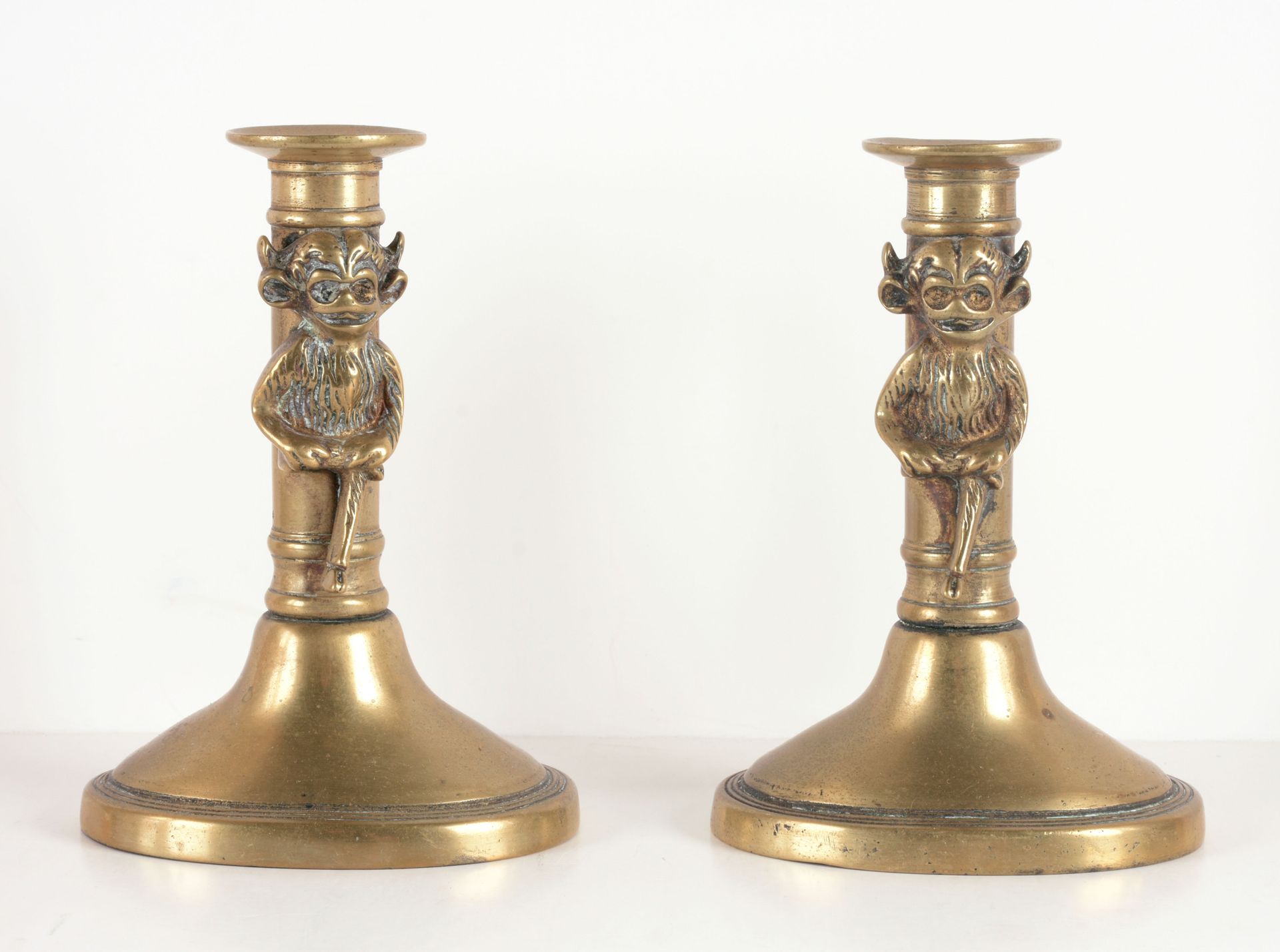 [KANDELAARS] Twee bronzen kandelaars met duiveltjes

Brons (14,5 cm), onbekende &hellip;